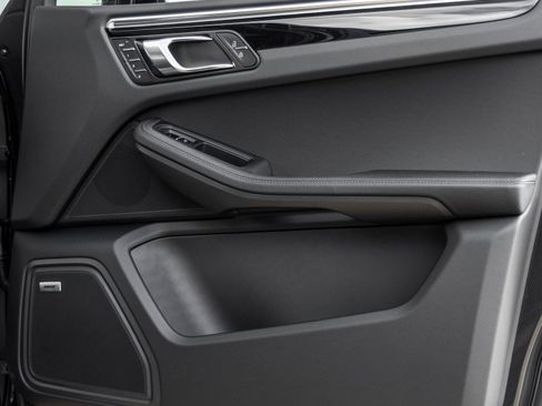 Certified 2026 Porsche Macan AWD/4WD image 39