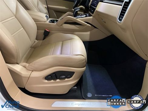 Used 2022 Porsche Cayenne w/ Premium Package image 80