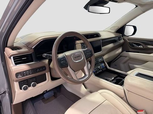 Used 2023 GMC Yukon XL Denali AWD/4WD image 9