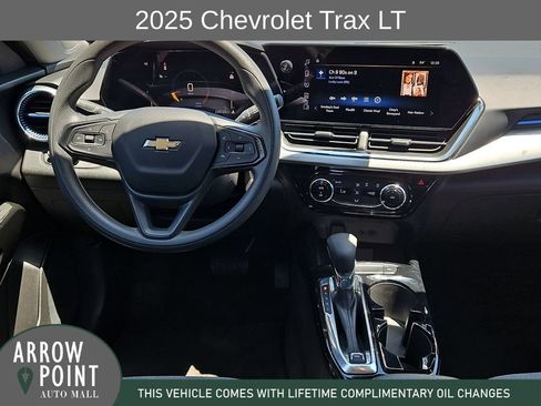 Used 2025 Chevrolet Trax LT FWD image 20