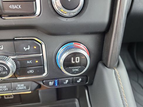 Used 2024 GMC Yukon XL AT4 w/ AT4 Premium Plus Package AWD/4WD image 22