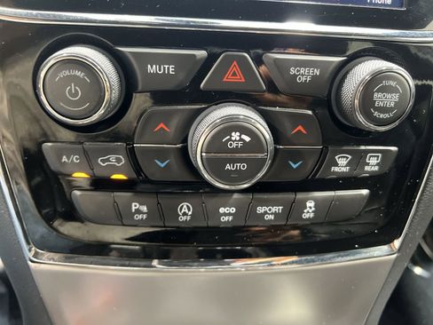 Used 2019 Jeep Grand Cherokee Limited w/ Trailer Tow Group IV AWD/4WD image 19