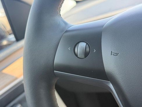 Used 2022 Tesla Model Y Long Range AWD/4WD image 19