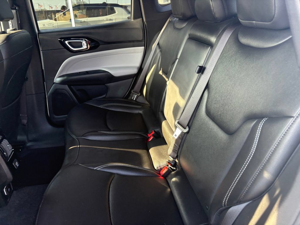 Used 2025 Jeep Compass Limited AWD/4WD image 19