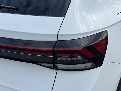 Used 2025 Volkswagen Taos SE FWD image 6