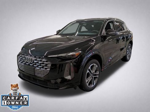 Used 2025 Audi Q5 Premium w/ Convenience Package image 8