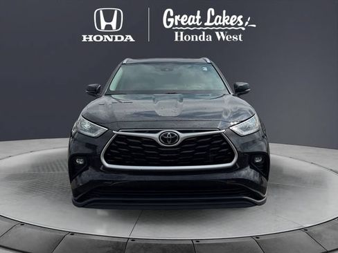 Used 2021 Toyota Highlander XLE AWD/4WD image 7