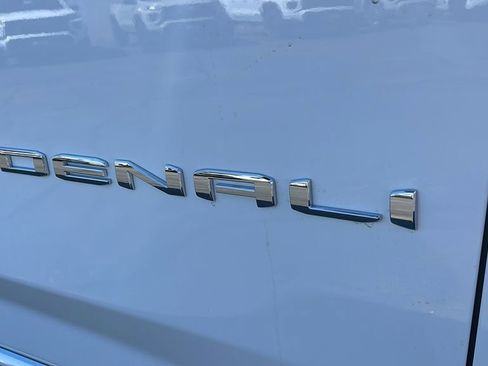New 2026 GMC Yukon XL Denali w/ Denali Reserve Package AWD/4WD image 10