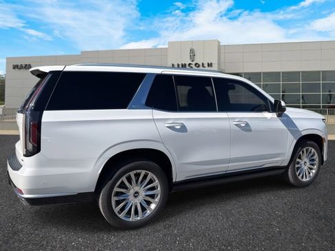 Used 2023 Cadillac Escalade Premium Luxury w/ Performance Package image 3