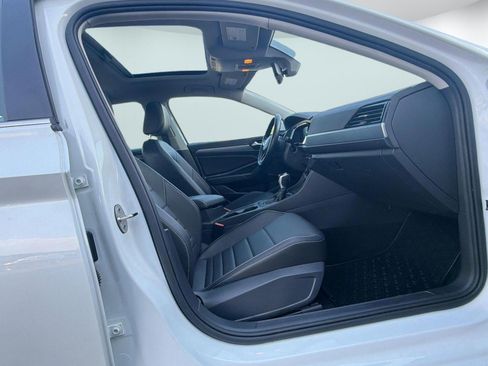 Certified 2022 Volkswagen Jetta SE FWD image 23