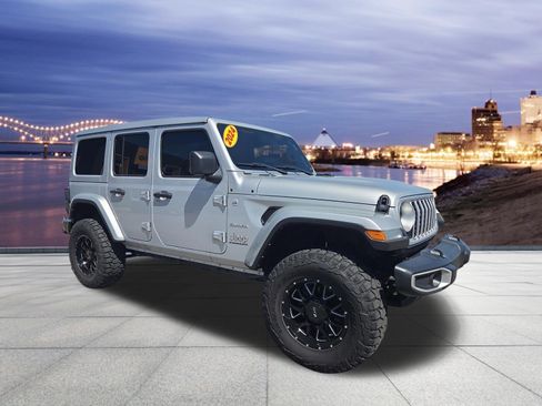 Used 2024 Jeep Wrangler Unlimited Sahara AWD/4WD image 4