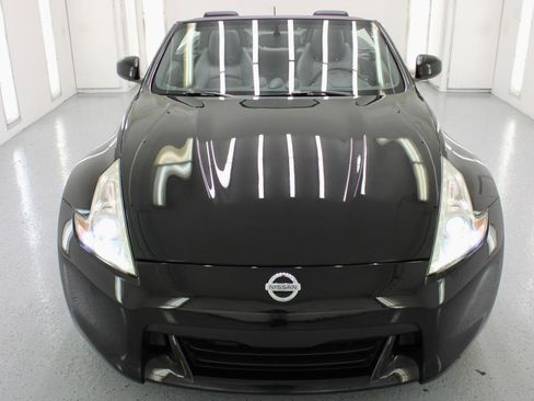 Used 2010 Nissan 370Z Touring w/ Sport Pkg RWD image 3
