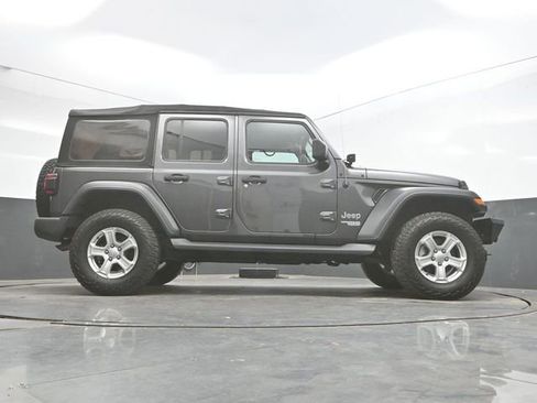 Used 2018 Jeep Wrangler Unlimited Sport S image 36