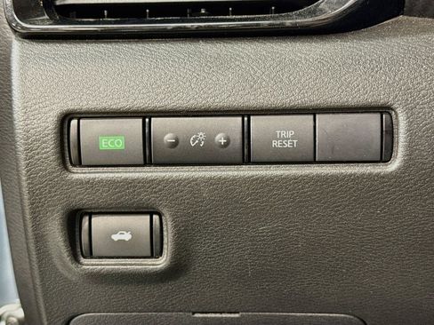 Used 2024 Nissan Sentra SV FWD image 18