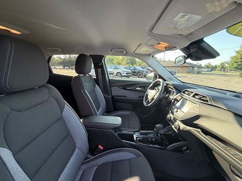 Used 2023 Chevrolet TrailBlazer LT FWD image 12