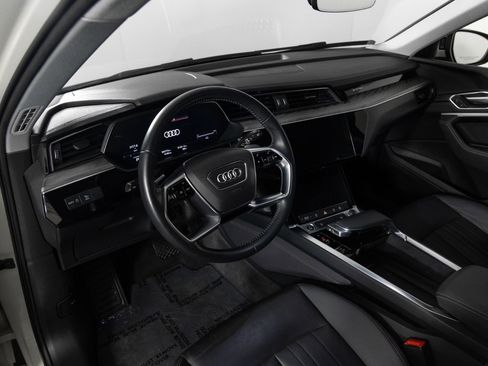 Used 2021 Audi e-tron Premium w/ Convenience Plus Package image 11