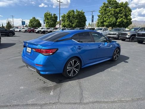 Used 2022 Nissan Sentra SR w/ SR Premium Package FWD image 4