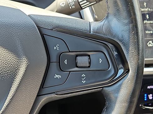 Used 2023 Chevrolet Bolt EUV LT w/ Convenience Package FWD image 20
