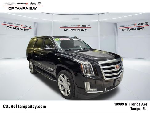 Used 2019 Cadillac Escalade Luxury AWD/4WD image 1