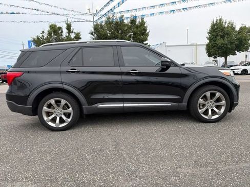Used 2020 Ford Explorer Platinum w/ Premium Technology Package AWD/4WD image 3