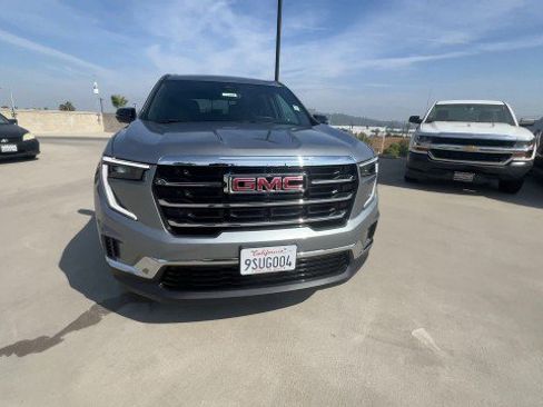 Used 2025 GMC Acadia Elevation AWD/4WD image 3