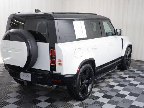 Used 2025 Land Rover Defender 110 X-Dynamic SE image 18