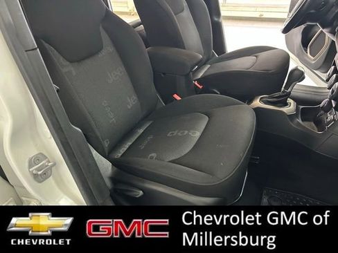 Used 2016 Jeep Renegade Latitude image 28