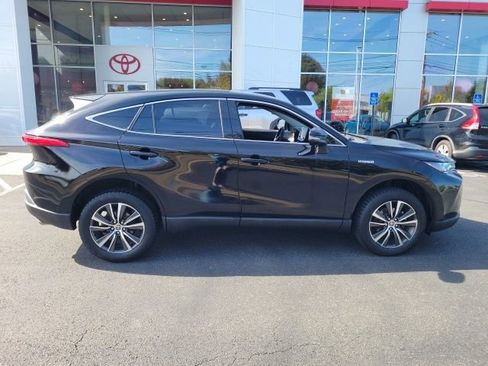 Certified 2021 Toyota Venza LE image 2