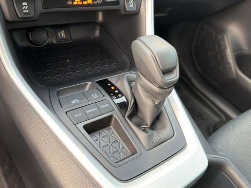 Certified 2025 Toyota RAV4 XLE w/ Convenience Package FWD image 27