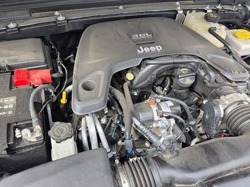 Used 2020 Jeep Wrangler Unlimited Sahara image 16