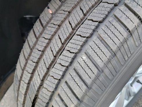 Used 2022 Ford Explorer XLT w/ Equipment Group 202A image 10