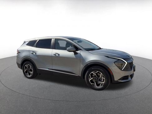 Used 2025 Kia Sportage LX image 2