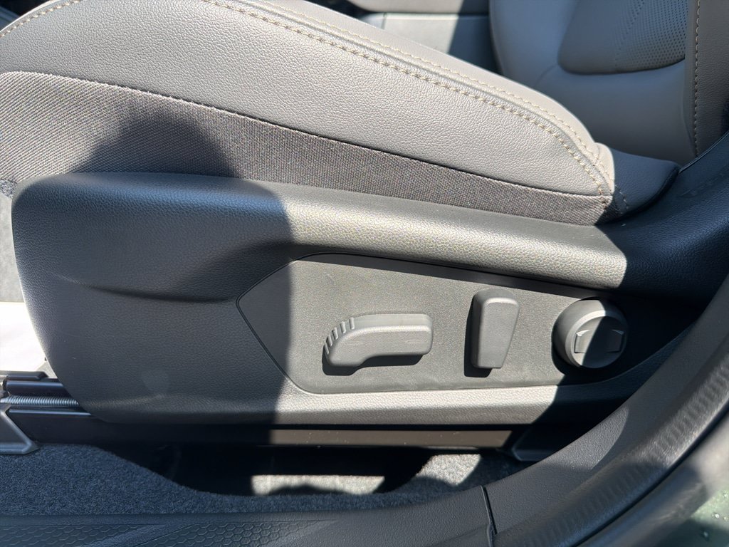 New 2026 Subaru Outback Limited AWD/4WD image 14