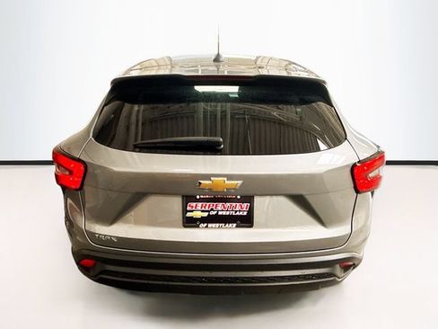 Used 2024 Chevrolet Trax LS w/ LS Convenience Package FWD image 7