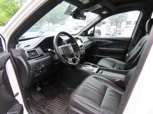 Used 2023 Honda Passport TrailSport image 2