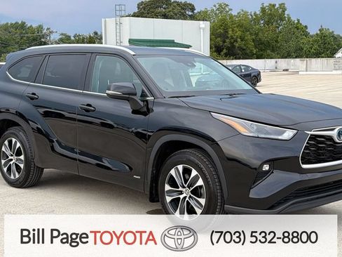 Used 2024 Toyota Highlander XLE AWD/4WD image 1
