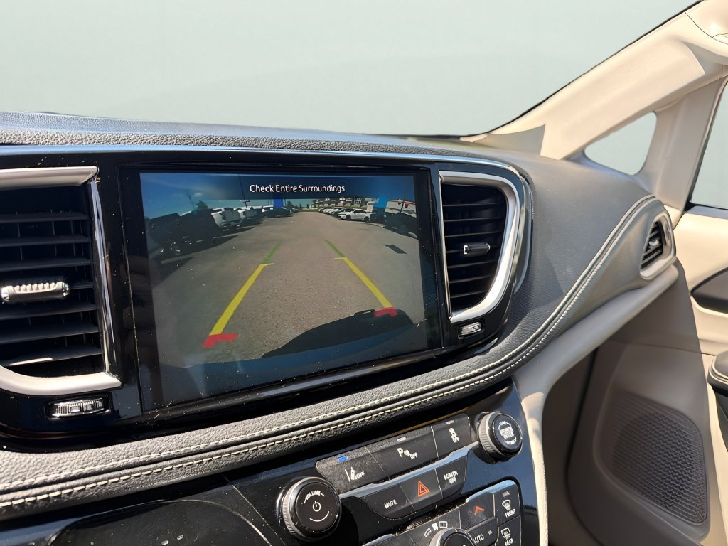 Used 2023 Chrysler Pacifica Touring-L FWD image 29