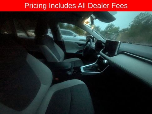 Used 2024 Toyota RAV4 XLE AWD/4WD image 10