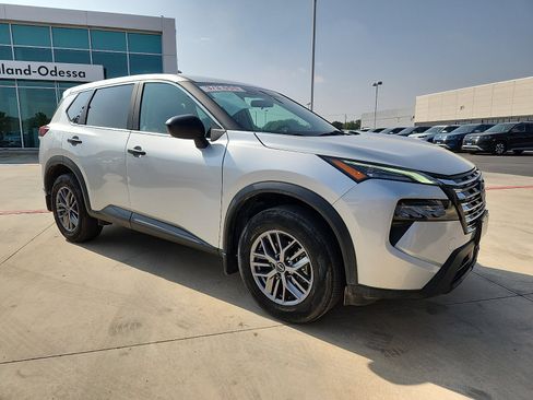 Used 2024 Nissan Rogue S FWD image 8