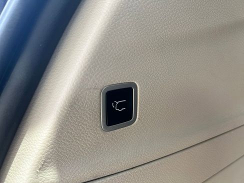 Used 2023 Chrysler Pacifica Touring-L FWD image 41