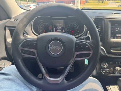 Used 2020 Jeep Cherokee Latitude image 11