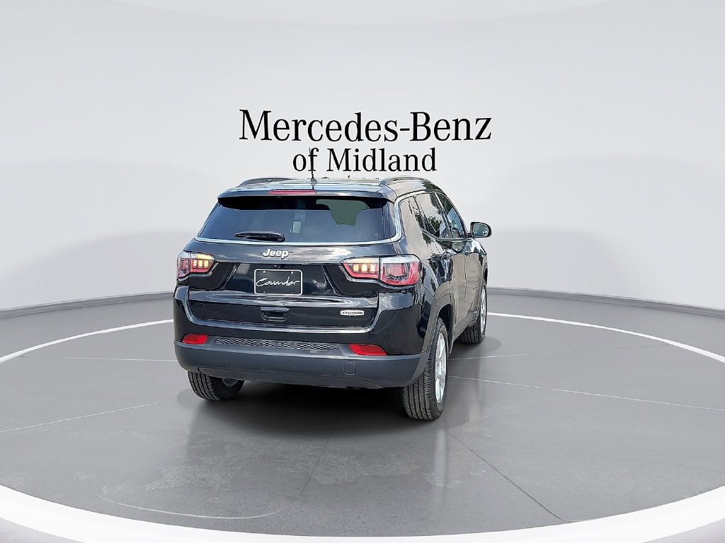 Used 2018 Jeep Compass Latitude FWD image 8