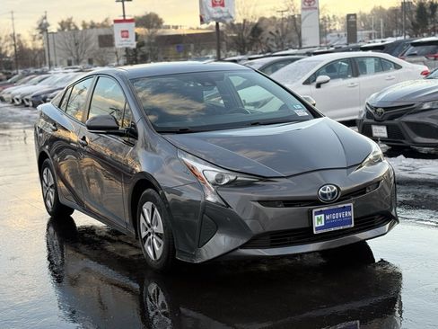 Certified 2018 Toyota Prius Two image 11