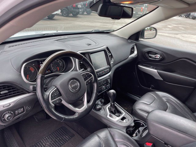 Used 2018 Jeep Cherokee Overland w/ Technology Group AWD/4WD image 23