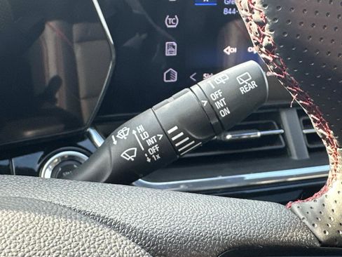 Certified 2025 Chevrolet Trax RS w/ Sunroof Package image 23