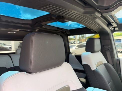 Used 2024 GMC Hummer EV 2X w/ LPO, Illumination Package AWD/4WD image 10