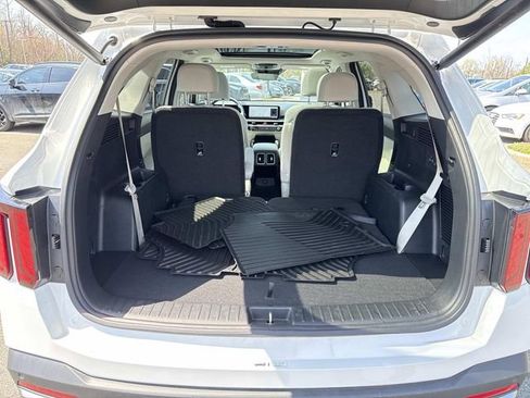 Used 2025 Kia Sorento EX w/ EX Panoramic Sunroof Package image 12