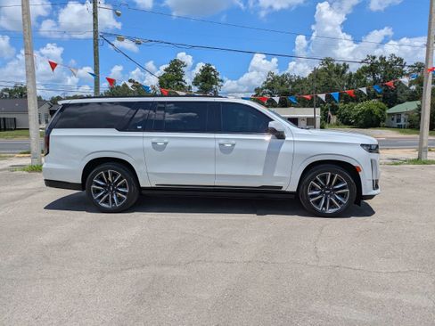 Used 2023 Cadillac Escalade ESV Sport Platinum RWD image 3
