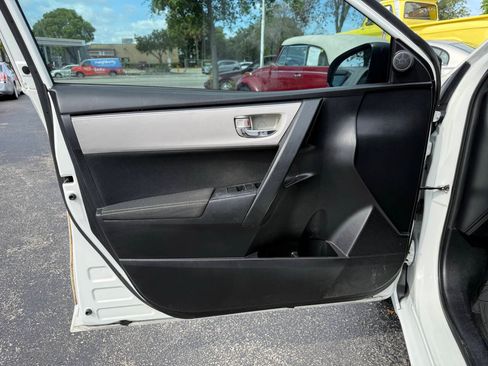 Used 2018 Toyota Corolla LE FWD image 10