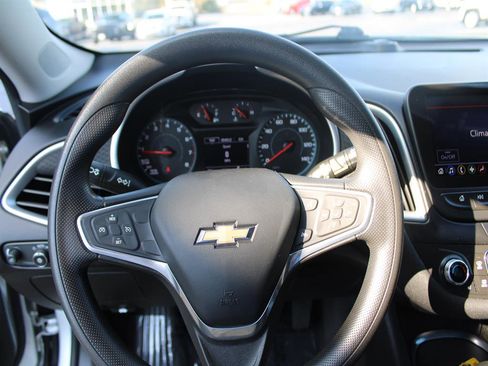 Used 2022 Chevrolet Malibu LT image 22